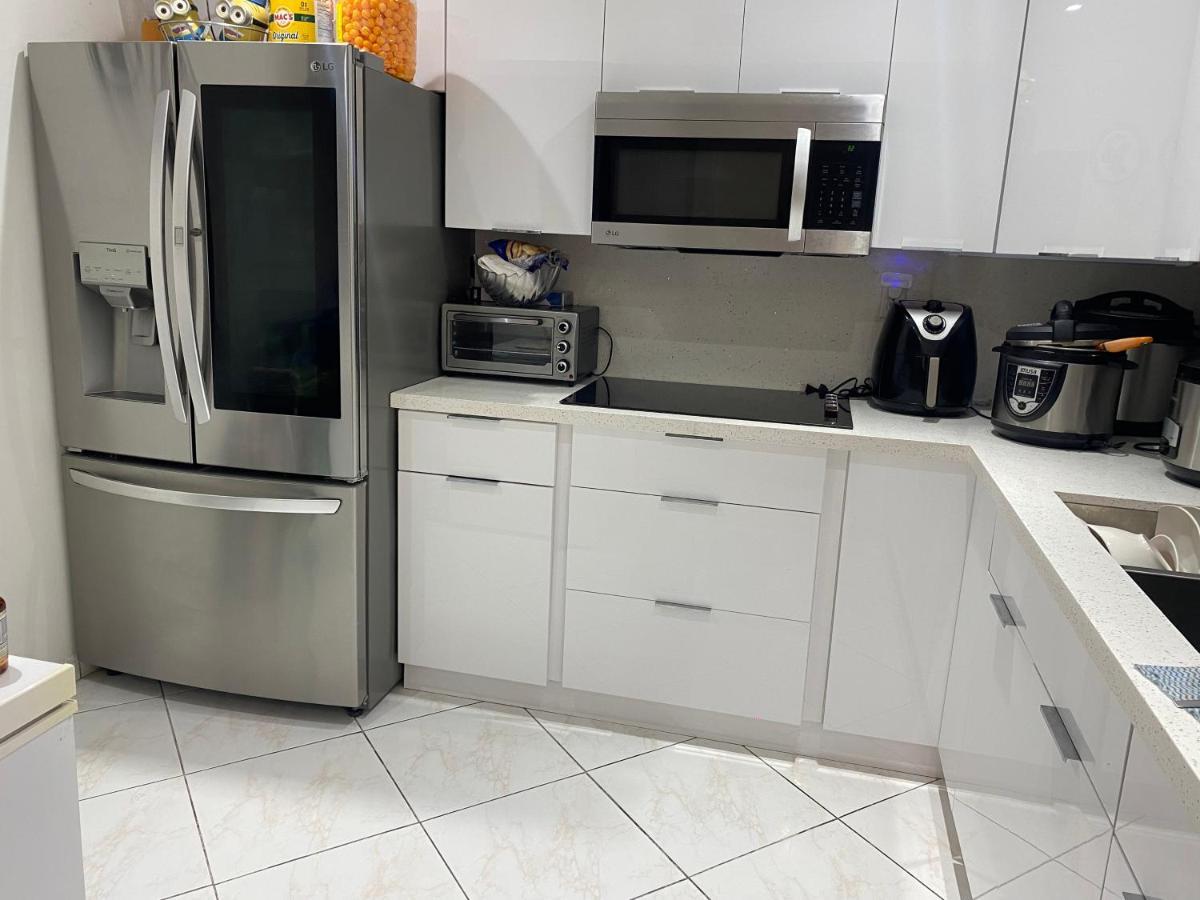 Beautiful House 7 Min From Miami Airport W Free Parking Lägenhet Exteriör bild