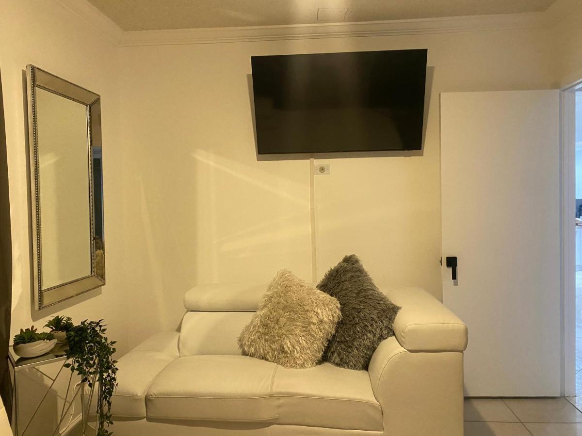 Beautiful House 7 Min From Miami Airport W Free Parking Lägenhet Exteriör bild