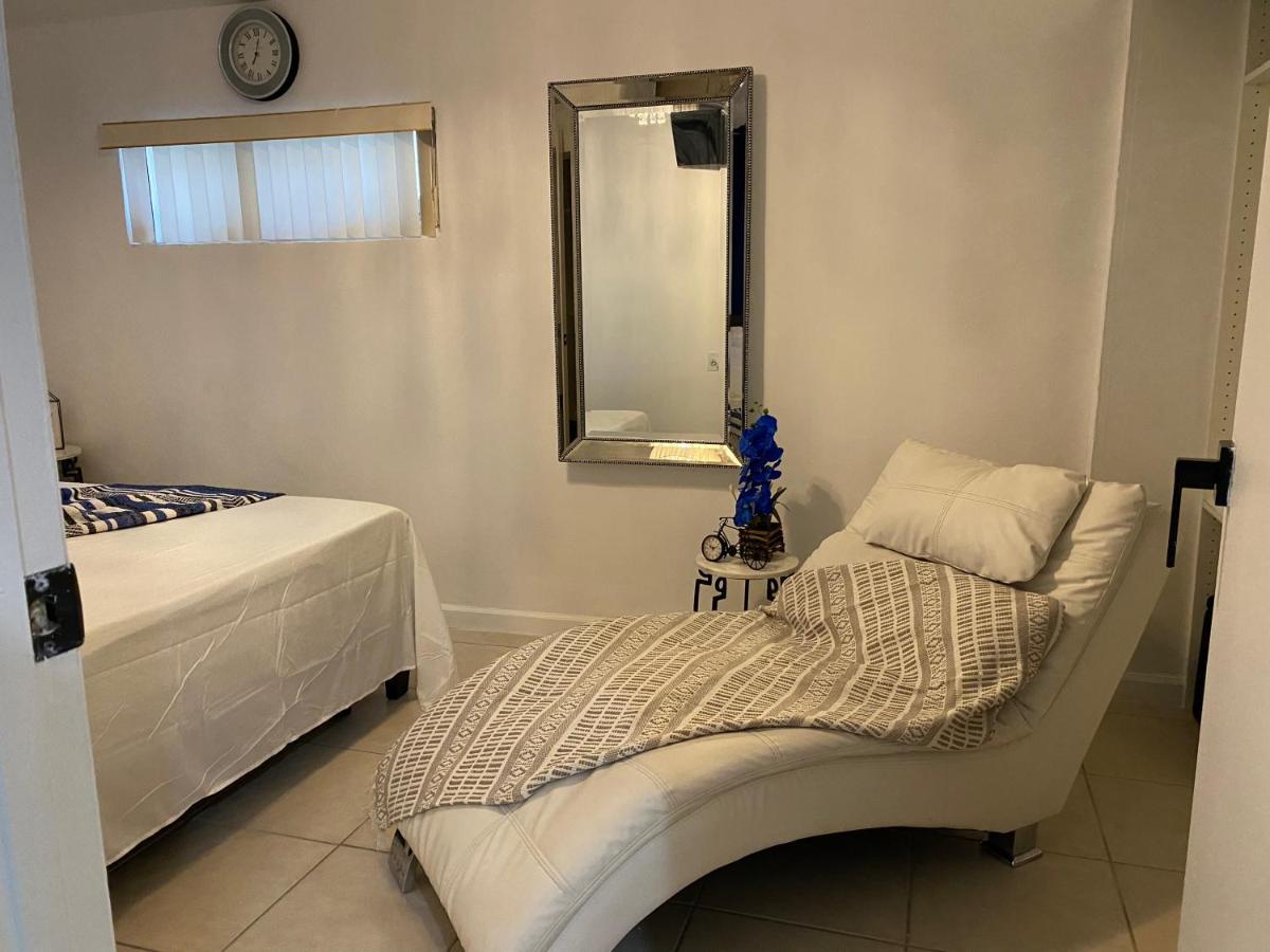 Beautiful House 7 Min From Miami Airport W Free Parking Lägenhet Exteriör bild
