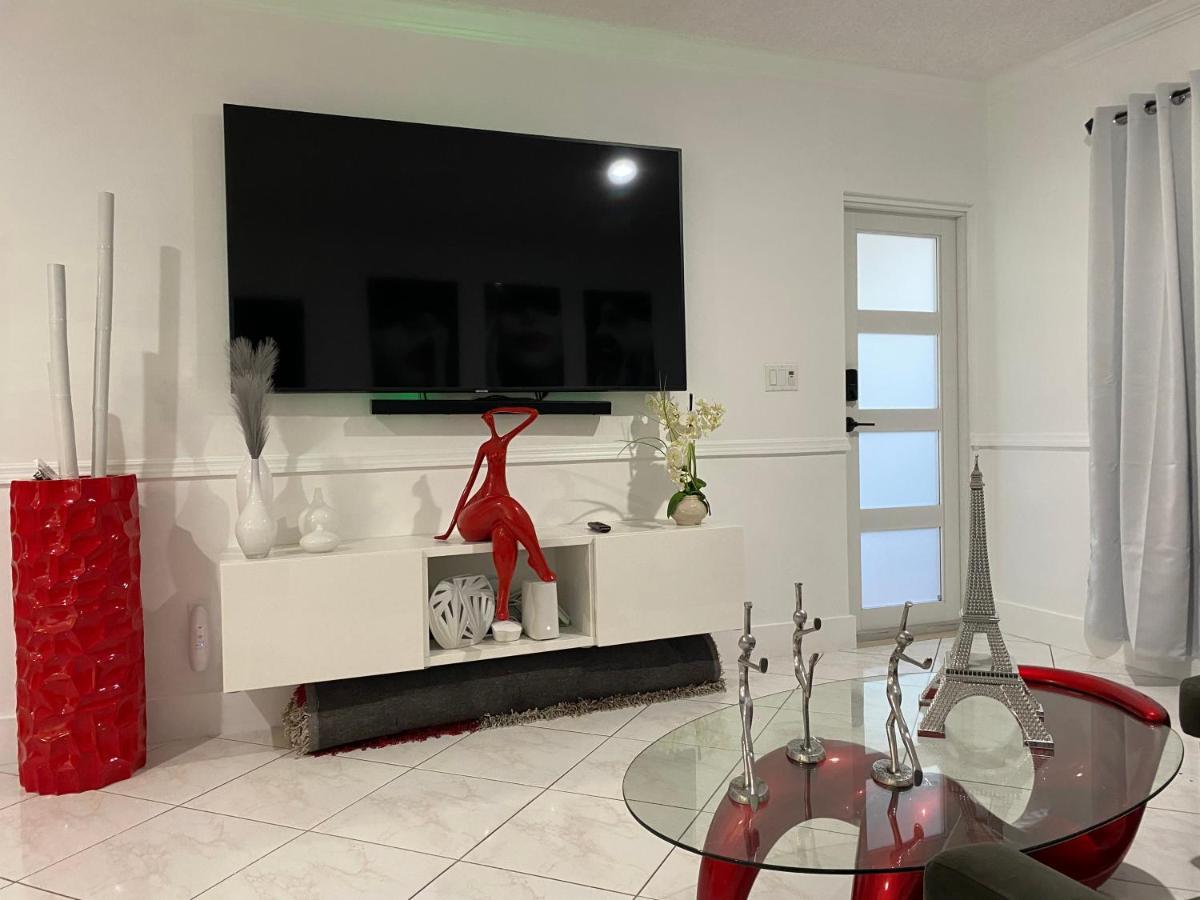 Beautiful House 7 Min From Miami Airport W Free Parking Lägenhet Exteriör bild