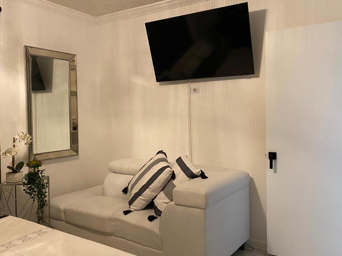 Beautiful House 7 Min From Miami Airport W Free Parking Lägenhet Exteriör bild