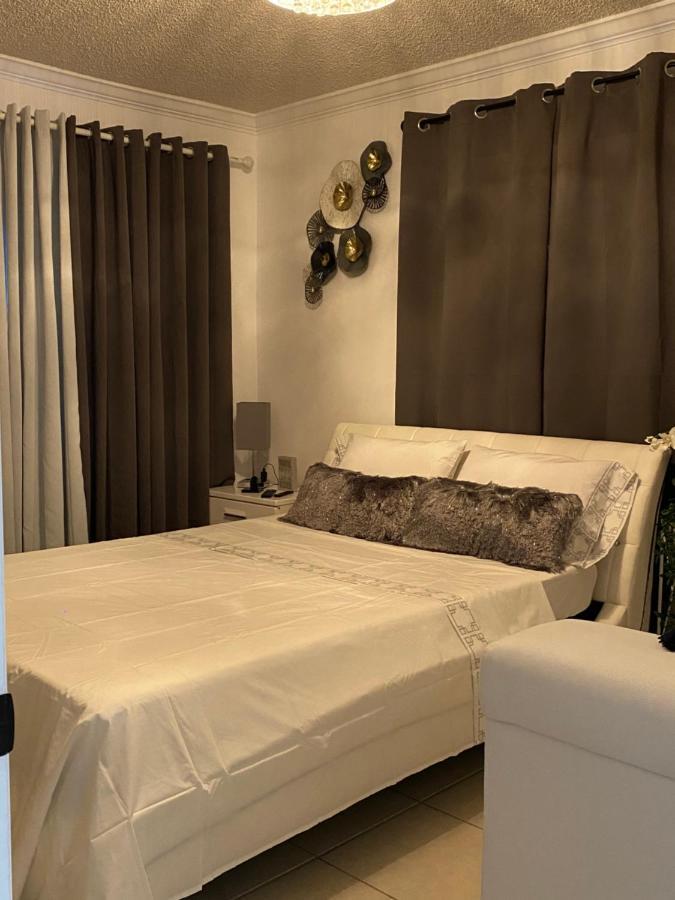 Beautiful House 7 Min From Miami Airport W Free Parking Lägenhet Exteriör bild