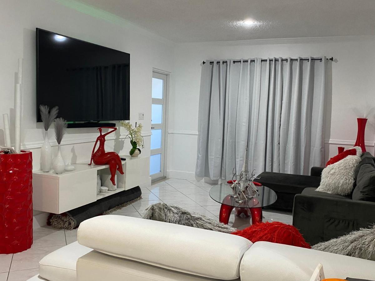 Beautiful House 7 Min From Miami Airport W Free Parking Lägenhet Exteriör bild